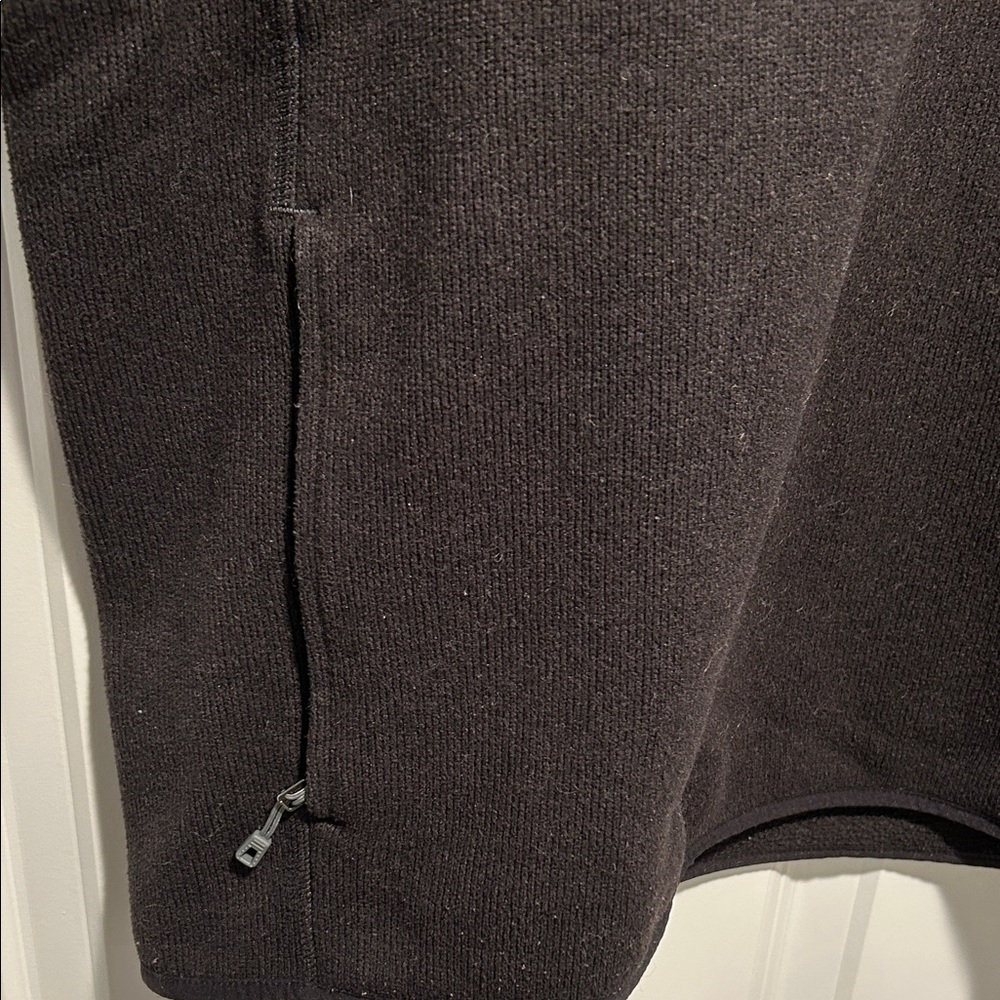 Patagonia Men's Black Fleece Sweater - Picture 4 of 5